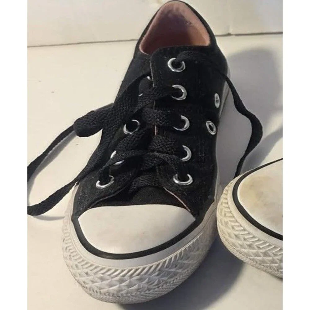 Converse Junior Chuck Taylor All Star Black  Sneakers Size 11 US